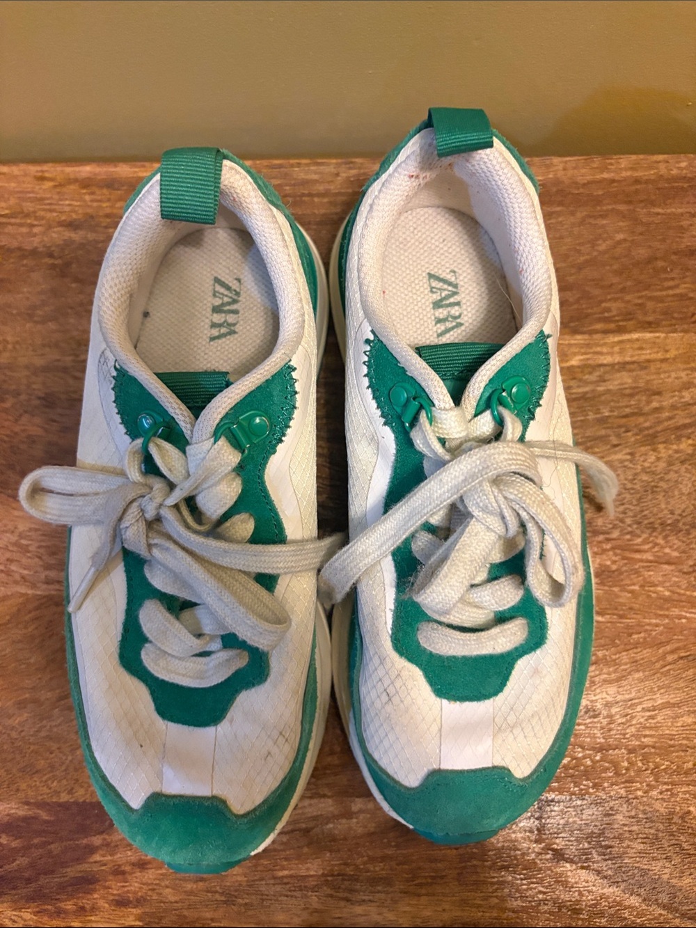 Zara Kids White & Green Lace-Up Sneakers